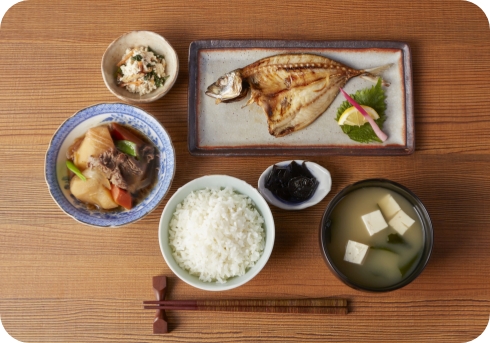 むすび旬菜と焼き魚定食